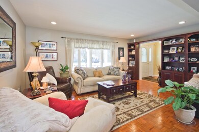 005_LIVING ROOM