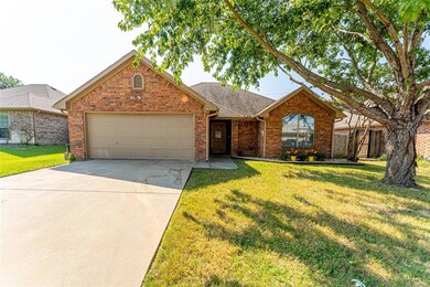 703 Oakmont Dr, Ennis, TX 75119 - photo 4