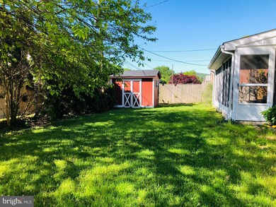 913 Brighton Ave, Reading, PA 19606 - photo 6