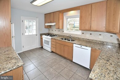 109 E Taylor Run Pkwy, Alexandria, VA 22314 - photo 6