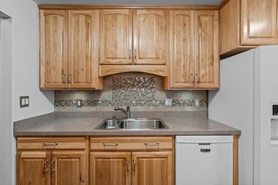 17-web-or-mls-311 Pleasant Ave 301 (133 of 302).jpg