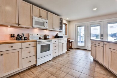 70 Conleys Grove Rd, Derry, NH 03038 - photo 5