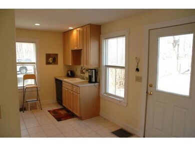 209 Clinton St, Portsmouth, NH 03801 - photo 5