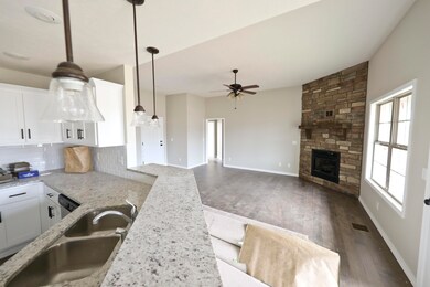 865 E Baracuda Dr, Nixa, MO 65714 - photo 5