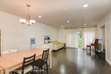 03-Living & Dining Room