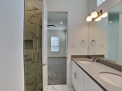 221 Oriole St, Houston, TX 77018 - photo 5