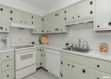 2214 W 34th St, Davenport, IA 52806 - photo 7