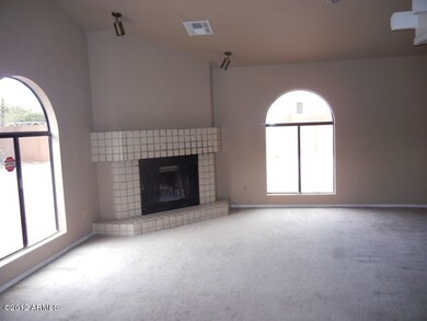 Living w Fireplace