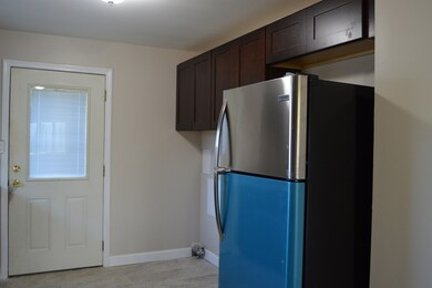 925 Berkley St, Carpentersville, IL 60110 - photo 4