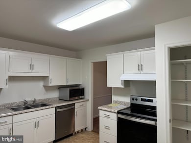 429 W Caracas Ave, Hershey, PA 17033 - photo 3