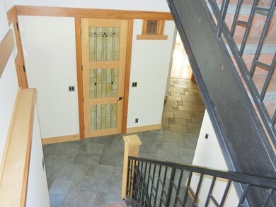 Foyer 2.jpg