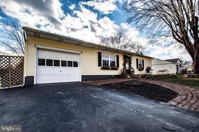 424 Chesterfield Dr, Downingtown, PA 19335 - photo 2