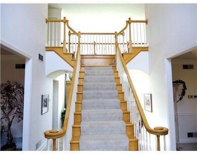 Entry/Foyer.