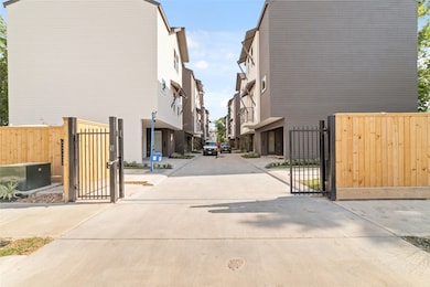 859 Rachel St unit F, Houston, TX 77091 - photo 2