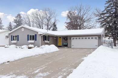 1297 Pinewood Dr, Woodbury, MN 55125 - photo 2