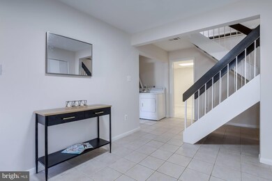 9511 Barcellona Ct, Fairfax, VA 22031 - photo 2