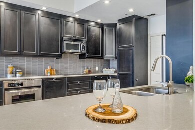 5709 Lewis St, Dallas, TX 75206 - photo 3