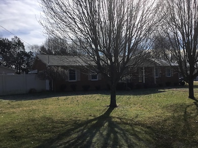 200 Idle Dr, Shelbyville, TN 37160 - photo 4