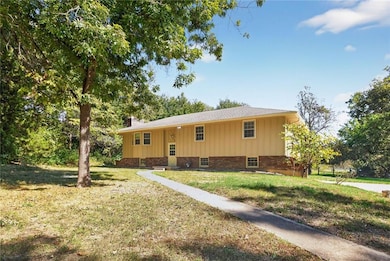 1311 N 150th St, Basehor, KS 66007 - photo 2