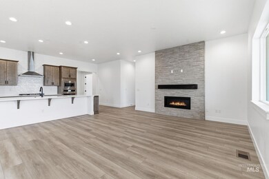 857 N Falling Water Way, Eagle, ID 83616 - photo 5