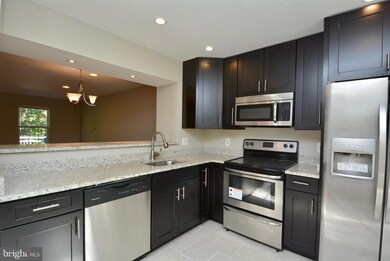 6828 Amber Hill Ct, District Heights, MD 20747 - photo 5