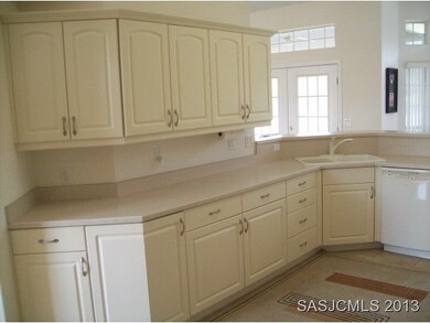 LOTS OF CABINETS!