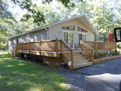 813 E Spur Ct, Lords Valley, PA 18428 - photo 2