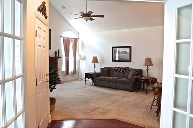 1038 Burgundy Cir, Pennsburg, PA 18073 - photo 4