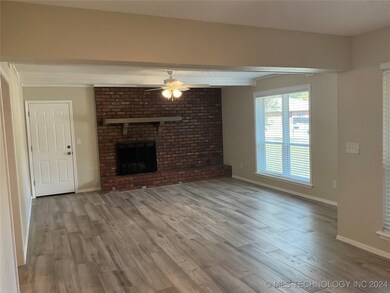 7412 S Elm Ave, Broken Arrow, OK 74011 - photo 2