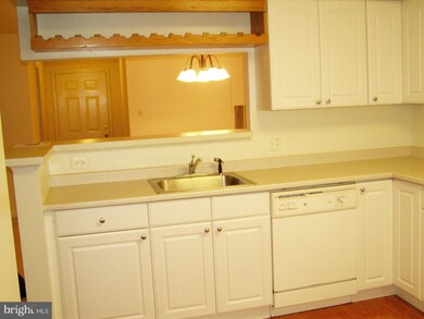 2225 Lovedale Ln unit H, Reston, VA 20191 - photo 4