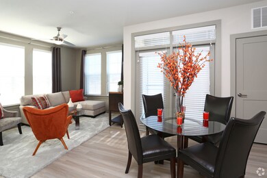 680 E Algonquin Rd unit 1301, Schaumburg, IL 60173 - photo 2