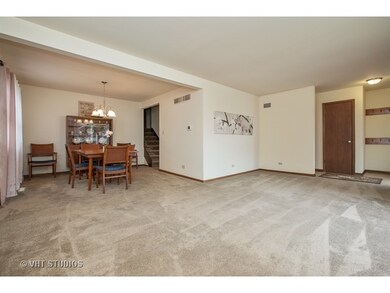 32 Honeysuckle Ln, Crystal Lake, IL 60014 - photo 3