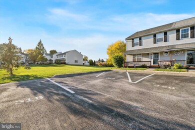 318 Manor Ln unit 10, King of Prussia, PA 19406 - photo 2