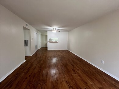 2400 5th St unit 8, Bay City, TX 77414 - photo 2