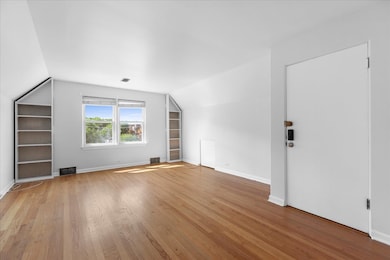 unlisted-address, Chicago, IL 60613 - photo 2