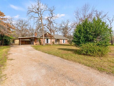 905 Barry Ln, Cleburne, TX 76031 - photo 2