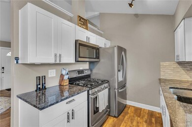 10806 W 71st Place, Shawnee, KS 66203 - photo 6