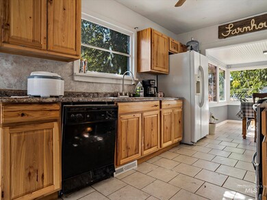 324 S Garland St, Nampa, ID 83686 - photo 7