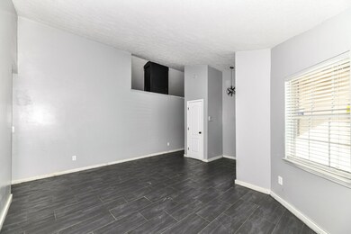 11844 Shannon Pointe Rd, Indianapolis, IN 46229 - photo 5