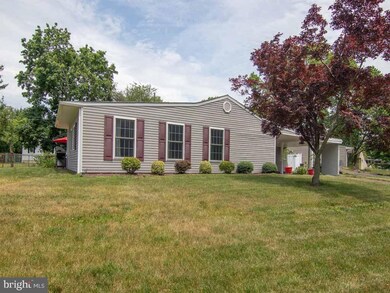 9 Yellowood Dr, Levittown, PA 19057 - photo 2