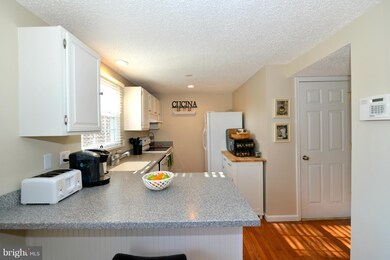 8661 Maple Glen Ct, Springfield, VA 22153 - photo 6