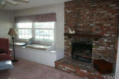Large, sunny front living room window with cozy fi