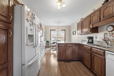 4745 Westchester Dr NE unit A, Cedar Rapids, IA 52402 - photo 4