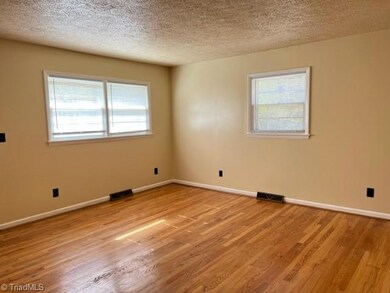 533 E Morehead St, Reidsville, NC 27320 - photo 2