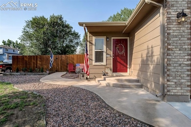Welcoming entrance. Walk way to the back yard