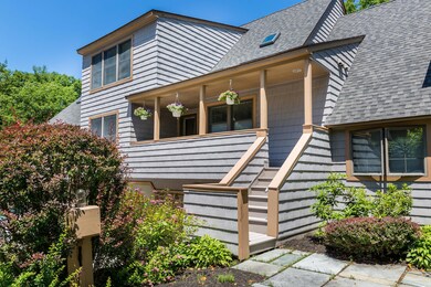 10 Winslow Place Cape-large-004-004-Fron