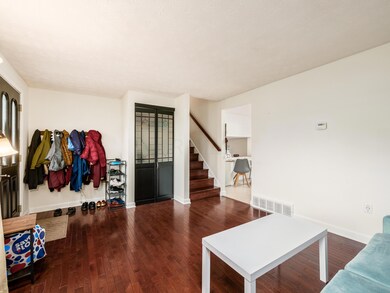 846 Eliots Oak Rd, Columbus, OH 43228 - photo 4