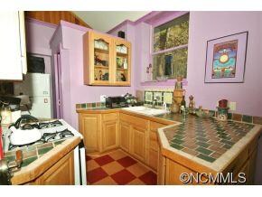 Kitchen w/custom tile