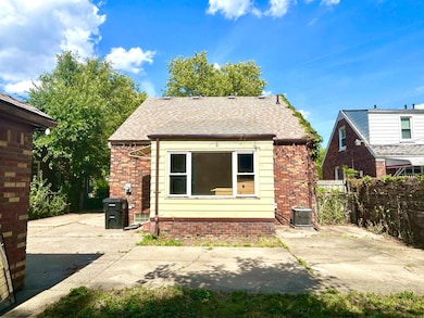 9892 E Outer Dr, Detroit, MI 48224 - photo 5