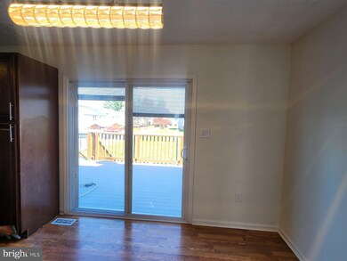 8636 Cartwright Ct, Manassas Park, VA 20111 - photo 4